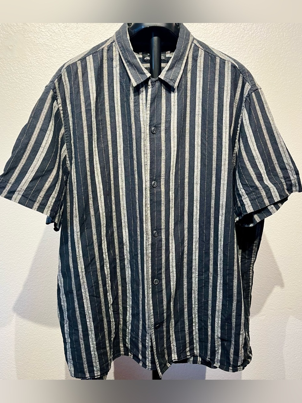 Banana Republic Black and Gray Stripe Short Sleeve Shirt - Size XL (Men’s)